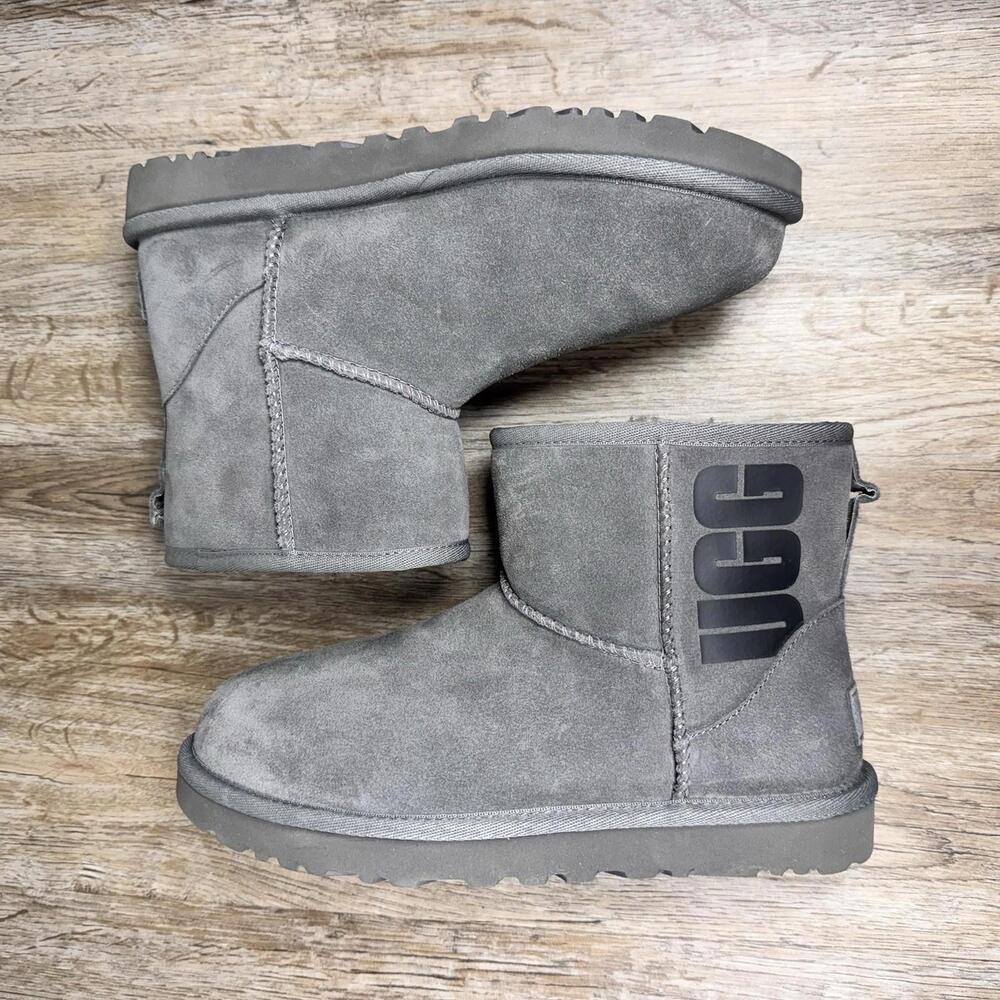 UGG Classic Mini Boots Womens 6 Gray Suede Rubber Logo Cozy‎ Winter NWB Cabin - Picture 7 of 9